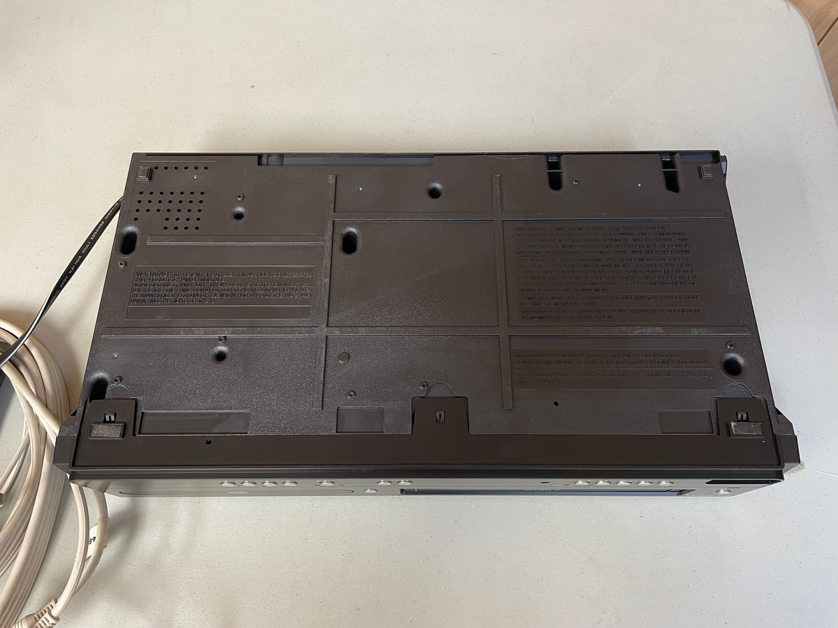 FUNAI DV220FX4 DVD Player / VCR Combo